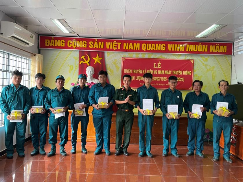 Phường Bình Khánh họp mặt Ngày Truyền thống dân quân tự vệ
