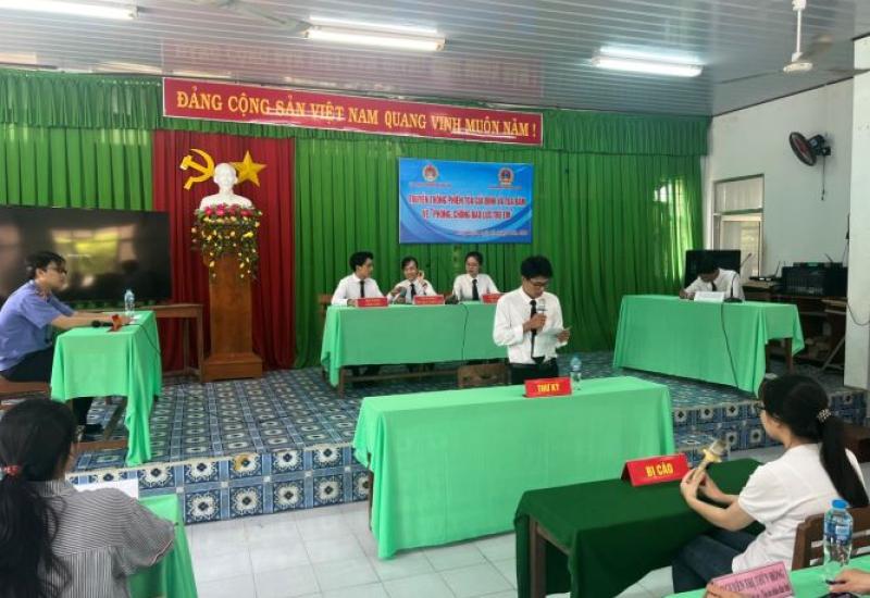 03-8 (LONG XUYÊN) TPLX TỔ CHỨC TRUYỀN THÔNG PHIÊN TÒA GIẢ ĐỊNH VÀ TỌA ĐÀM VỀ PHÒNG CHỐNG BẠO LỰC TRẺ EM