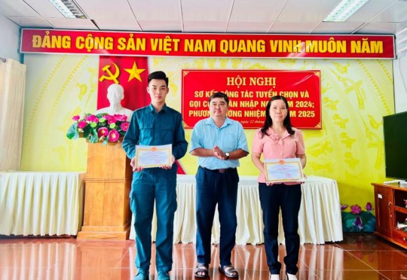 Bình Khánh tổ chức hội nghị sơ kết công tác tuyển chọn và gọi công dân nhập ngũ năm 2024