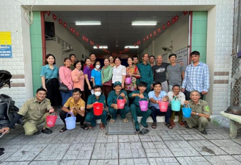 Chiến dịch diệt lăng quăng dựa vào cộng đồng đợt IV/2024" tại khóm Bình Khánh 1, phường Bình Khánh