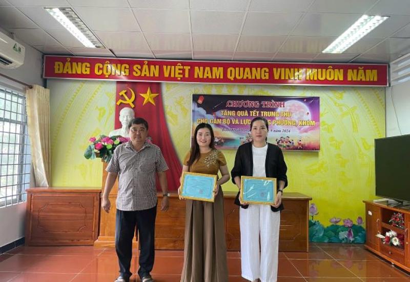 Phường Bình Khánh tổ chức chương trình trao tặng quà Trung thu năm 2024 cho cán bộ và lực lượng phường, khóm
