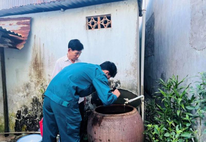 Chiến dịch diệt lăng quăng dựa vào cộng ₫ồng đợt VI2024 tại khóm Bình Khánh 4