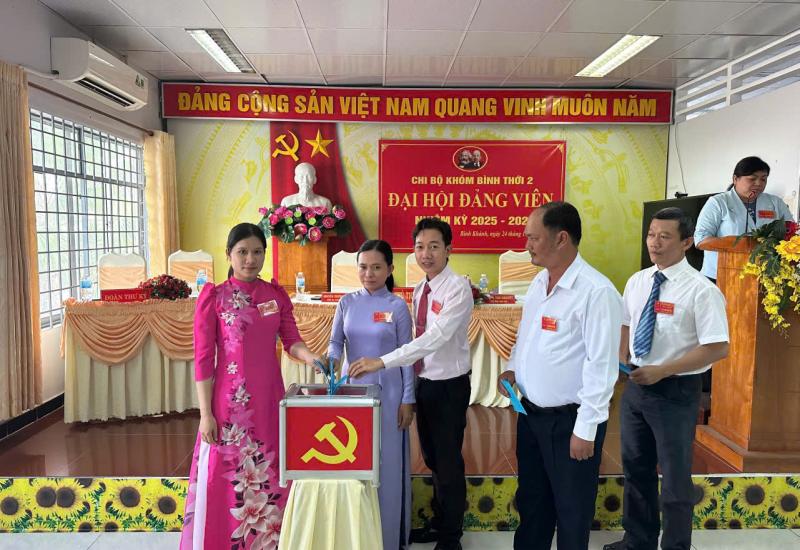 PHƯỜNG BÌNH KHÁNH CHI BỘ KHÓM BÌNH THỚI 2 VÀ KHÓM BÌNH THỚI 3 TỔ CHỨC ĐẠI HỘI CHI BỘ NHIỆM KỲ 2025 - 2027