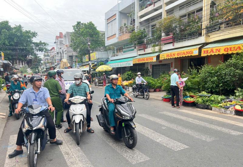 BÌNH  KHÁNH -  RA QUÂN LẬP LẠI TRẬT TỰ ĐÔ THỊ, TRẬT TỰ CÔNG CỘNG TRÊN ĐỊA BÀN